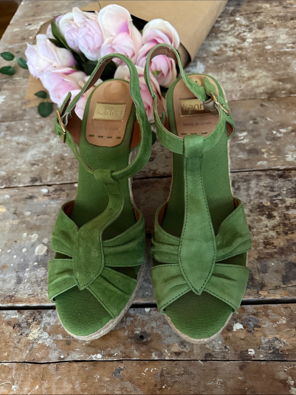 Kanna Anthropologie Green Suede T-Strap Espadrille Wedges Size 8
